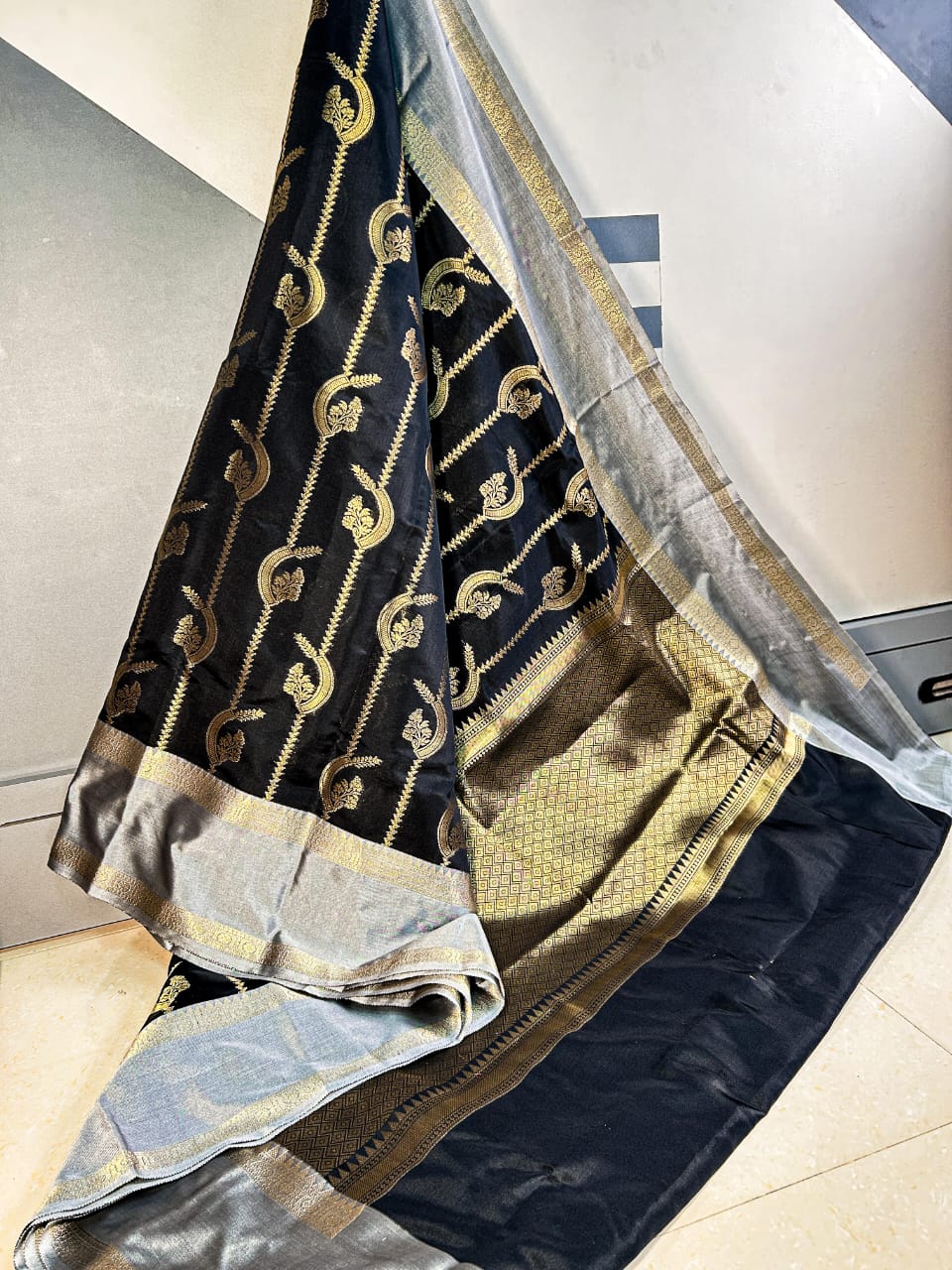 Black Banarasi Semi Kathan Silk Saree Alna Apparels