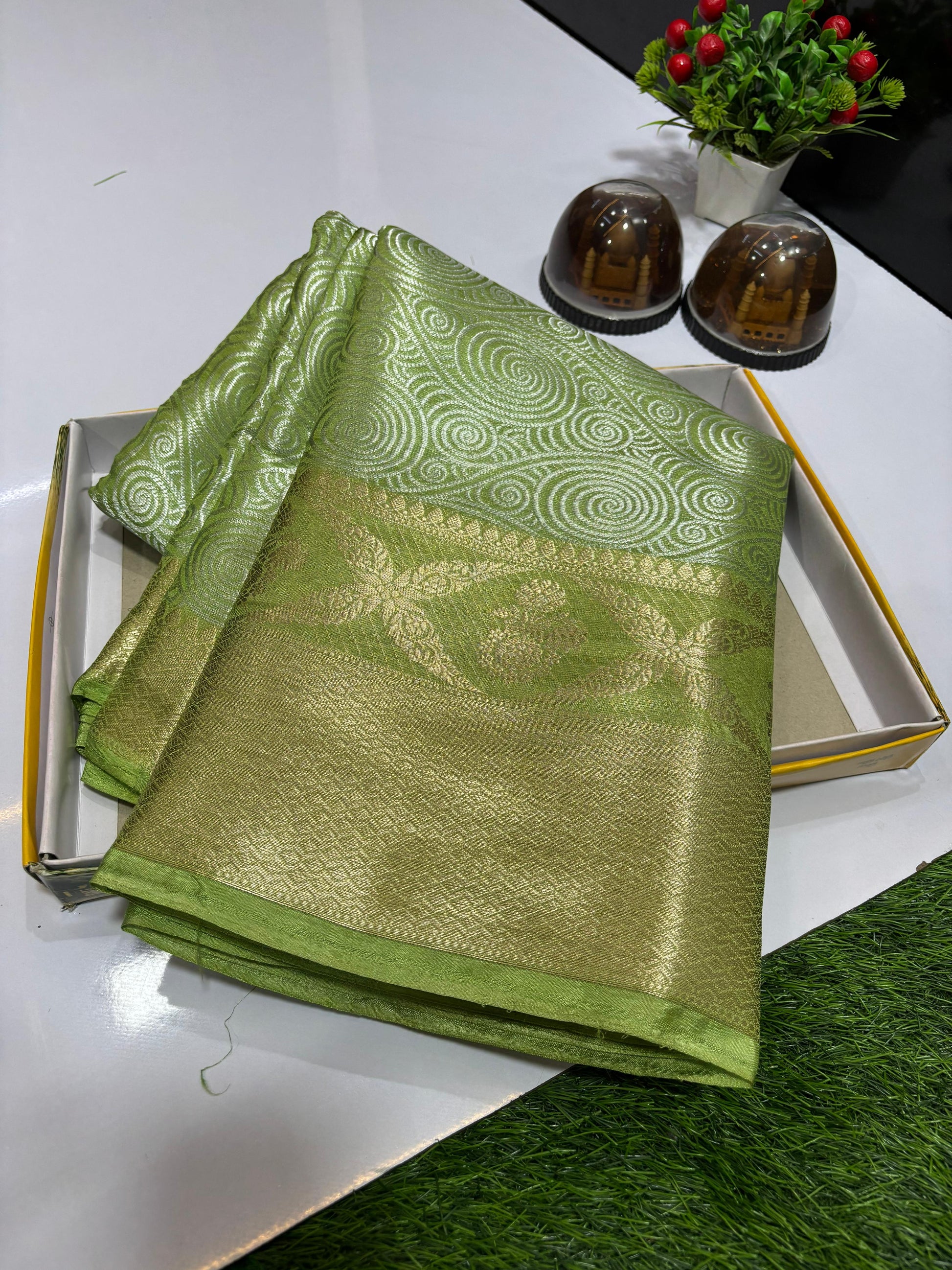 Green Banarasi Dayable Warm Silk Saree Alna Apparels