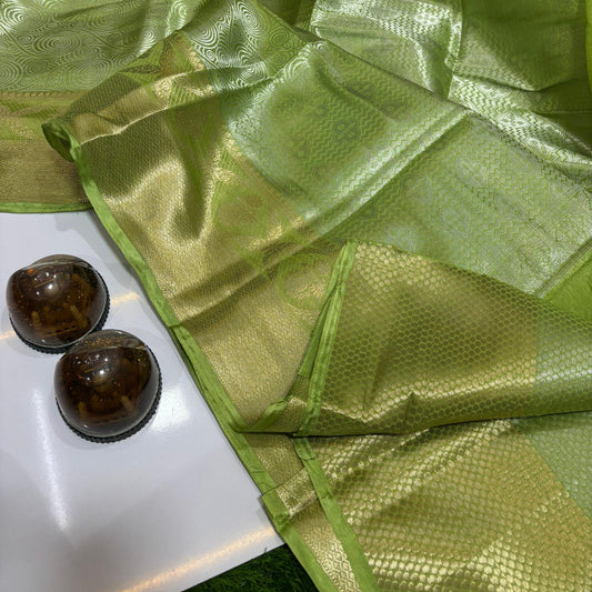 Green Banarasi Dayable Warm Silk Saree Alna Apparels