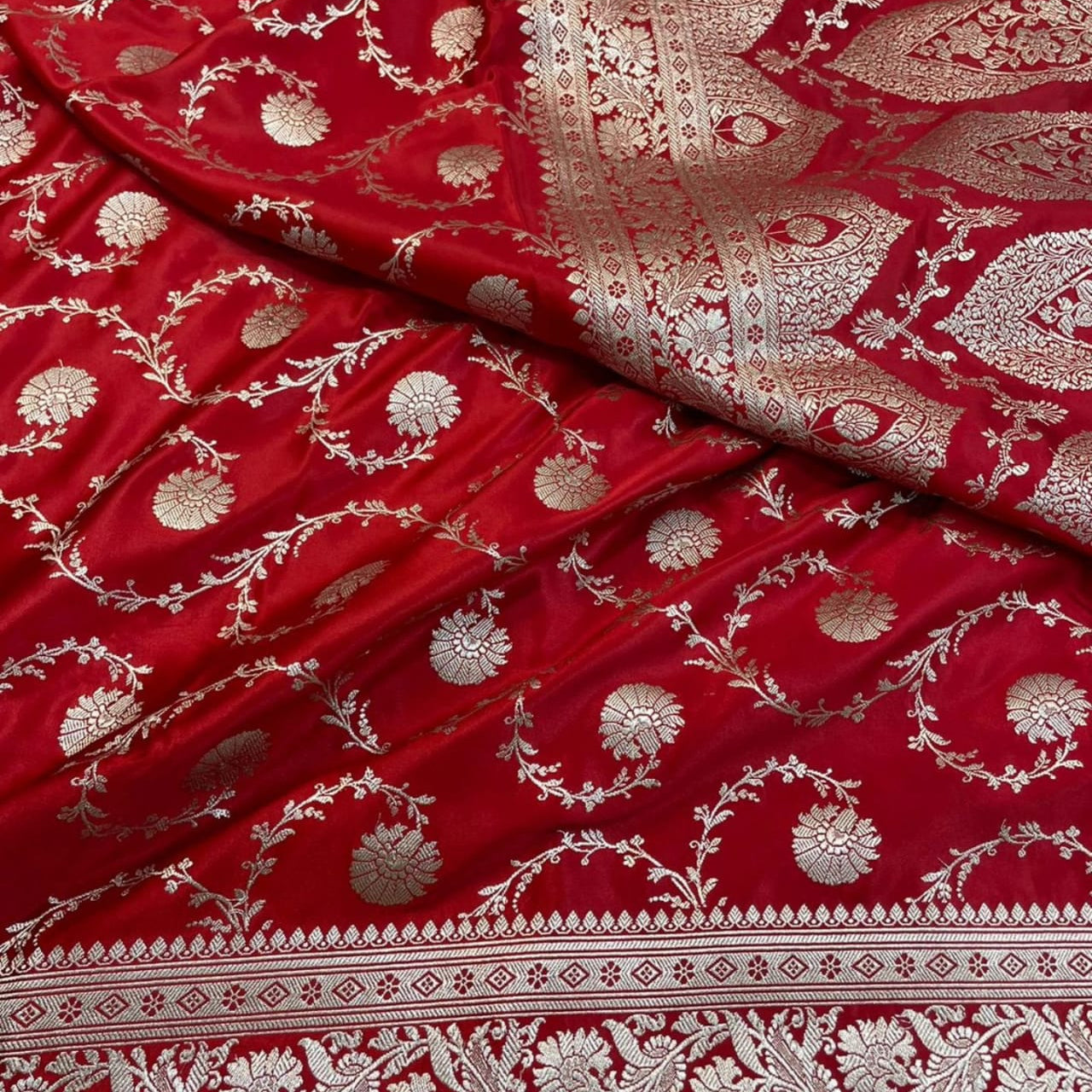 Red Color Banarasi Mashru Silk Saree - Alna Apparels